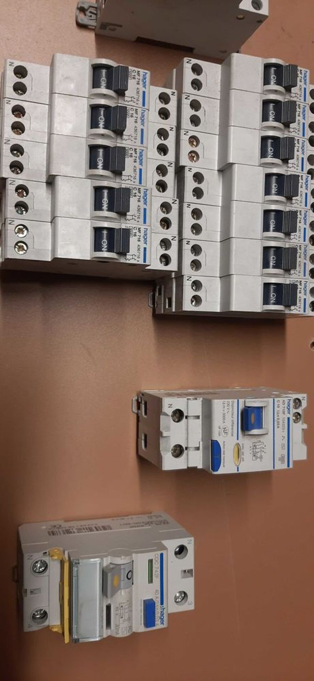 disjoncteurs et differenciel &eacute;lectrique Bricolage