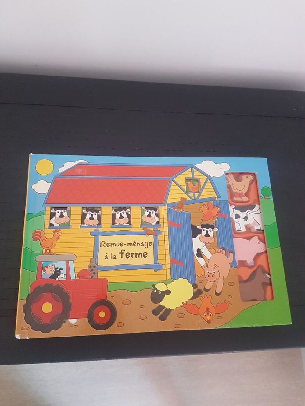4 puzzles + 1 livre Jeux / jouets