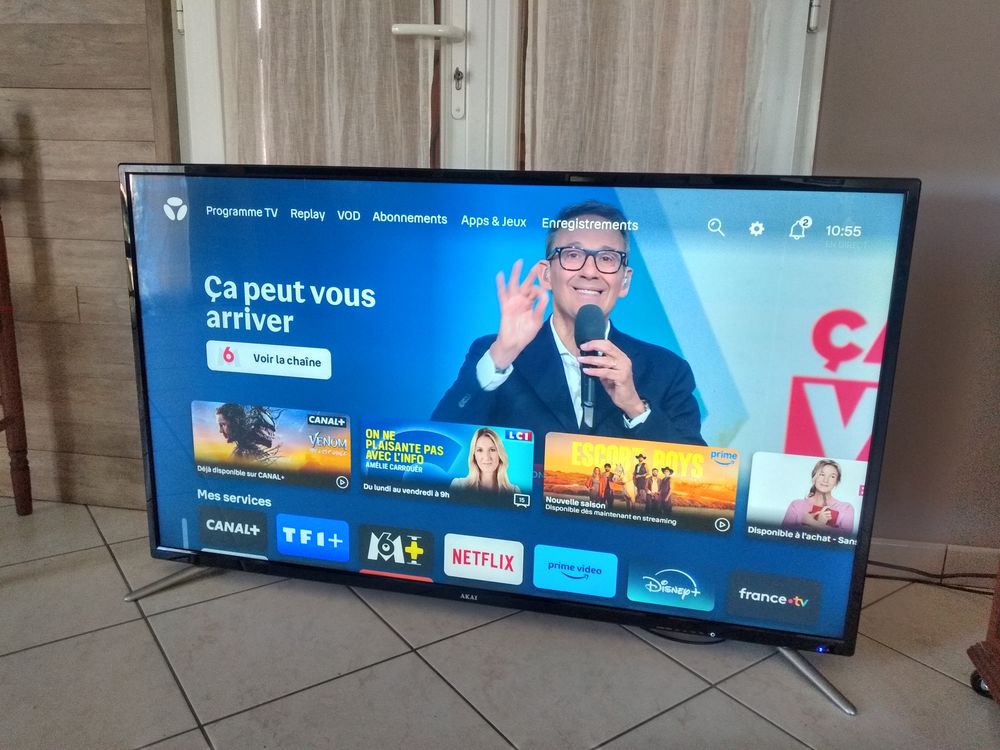 T&eacute;l&eacute;viseur de marque AKAI Ecran: 140 cm Photos/Video/TV