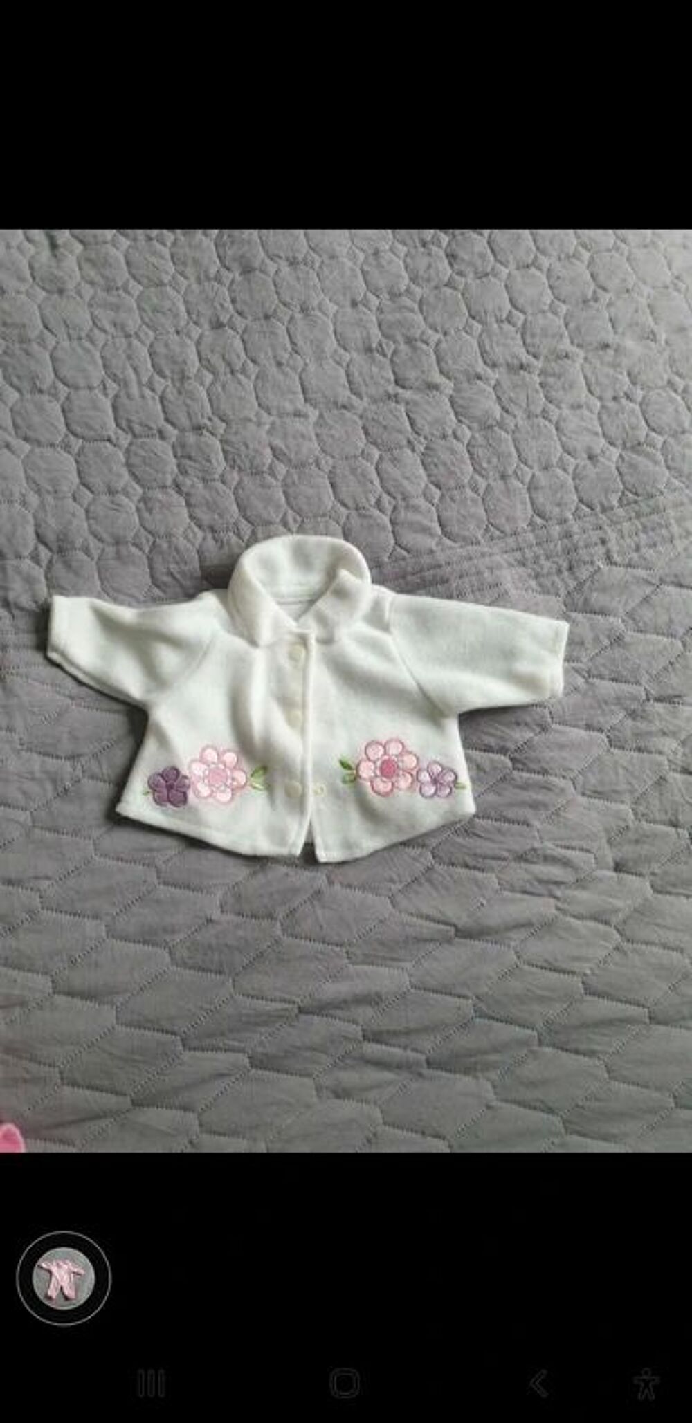 3 poupons et leurs v&ecirc;tements
Jeux / jouets