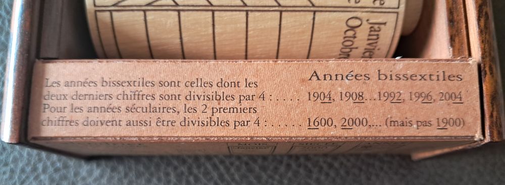 calendrier perp&eacute;tuel gr&eacute;gorien des ann&eacute;es 1600 &agrave; 2299 
Décoration