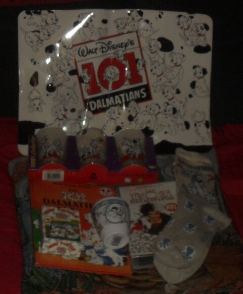 Lot d'articles 101 Dalmatiens. 27 Montreuil (93)