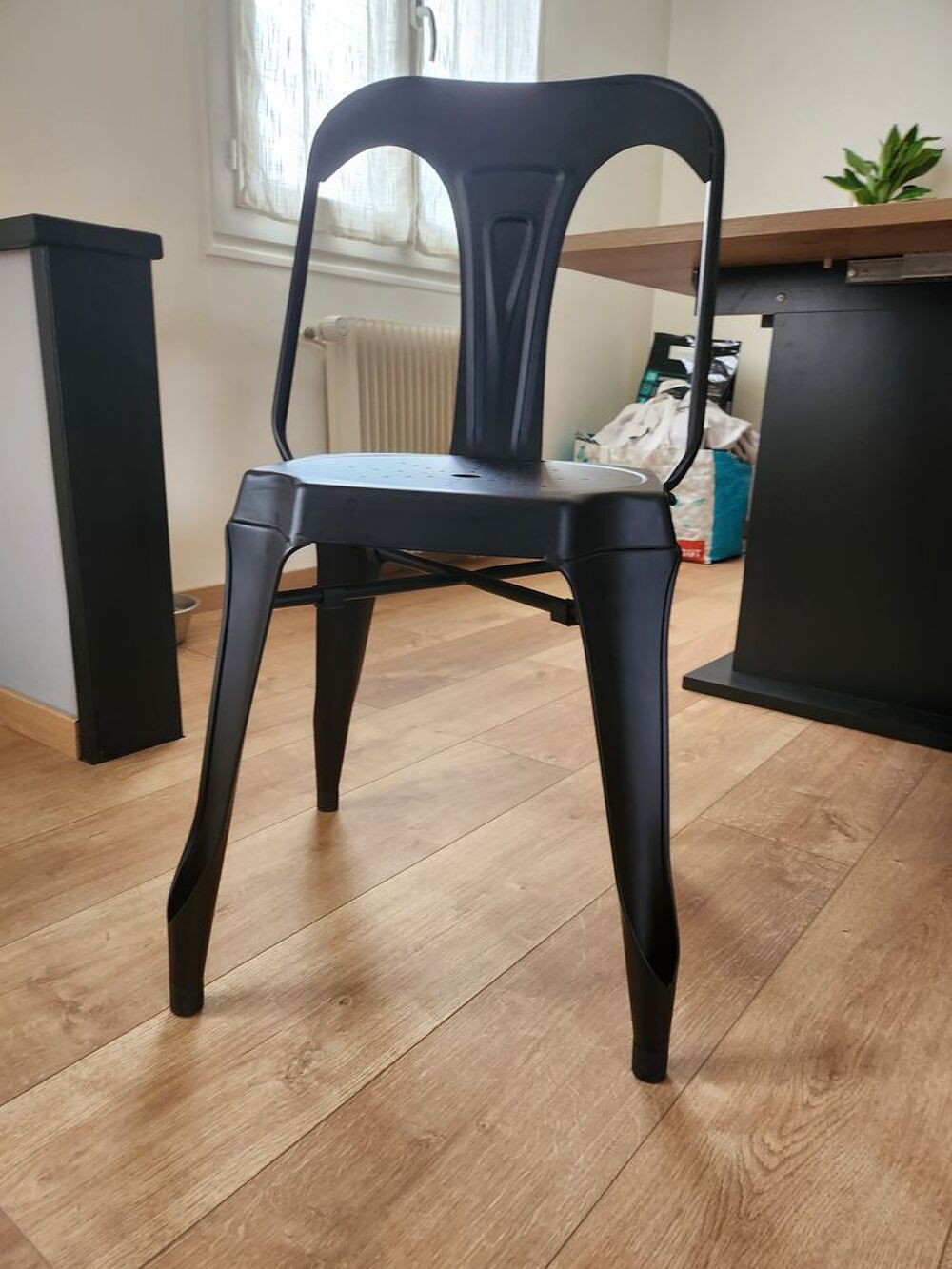 Table 6-8 pers. avec rallonge et coffre int&eacute;gr&eacute; et 6 chaises Meubles