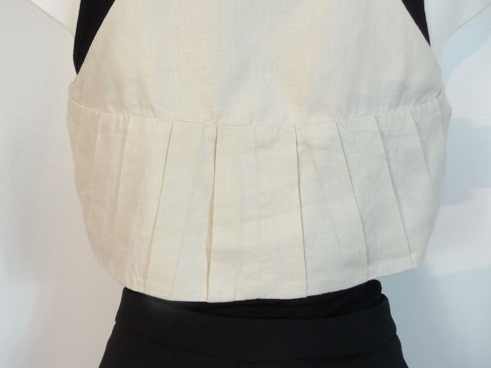 Top/ Bol&eacute;ro/ Veste Court en Tissu Beige sans manches- Eleene Vêtements