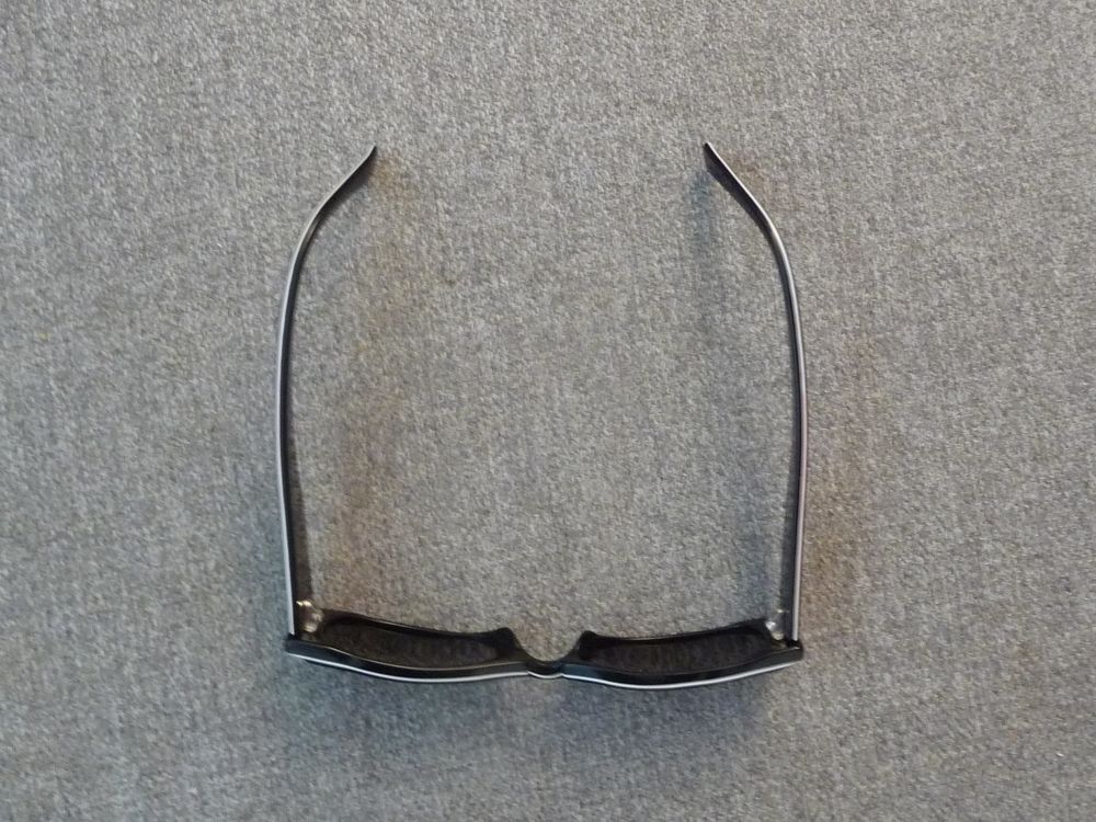 Lunette de Soleil Rectangle Plastique Noir et Blanc-Traction Bijoux et montres
