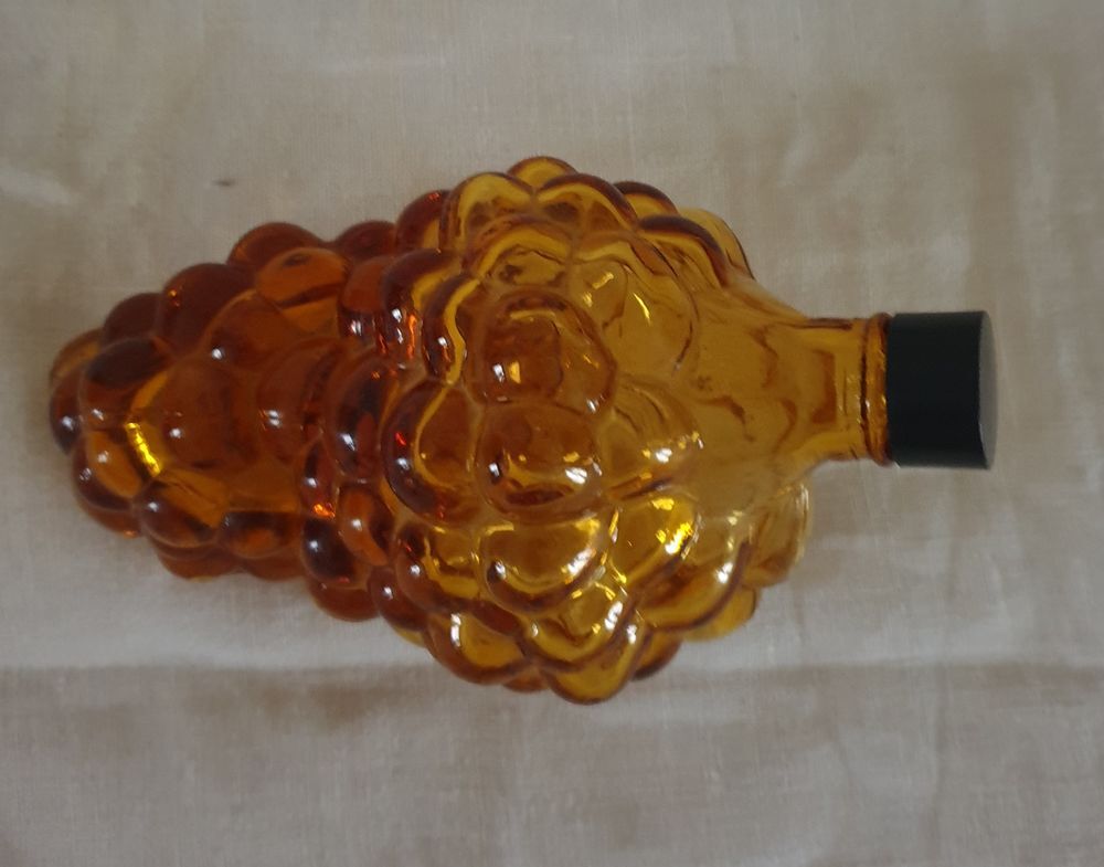 Flacon en verre fum&eacute; en forme de grappe de raisin - Vintage Décoration