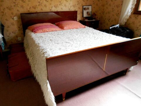 Cadre de lit bois laqu� 1960 1970 (150/200) bon �tat 60 Monflanquin (47)