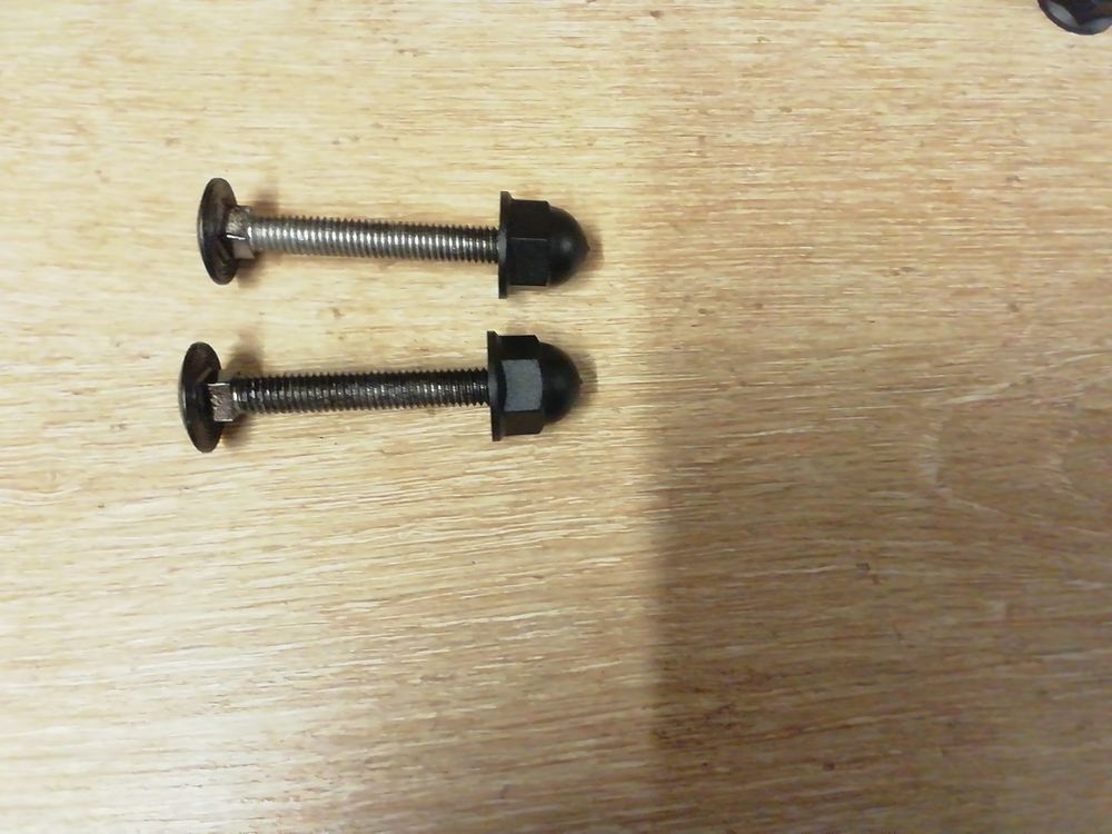 Vis neuves M6 noire 6x50 t&ecirc;te ronde Bricolage