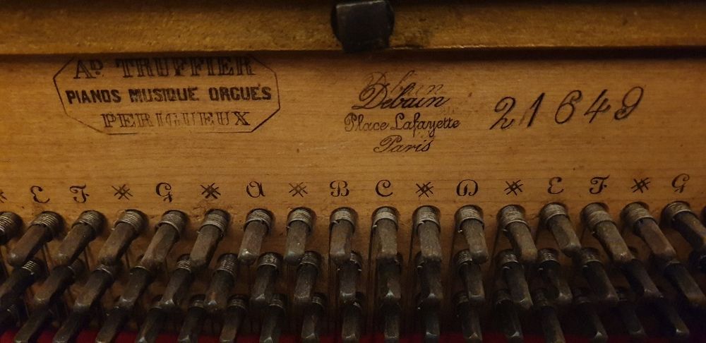 beau piano Debain 200 euros Instruments de musique