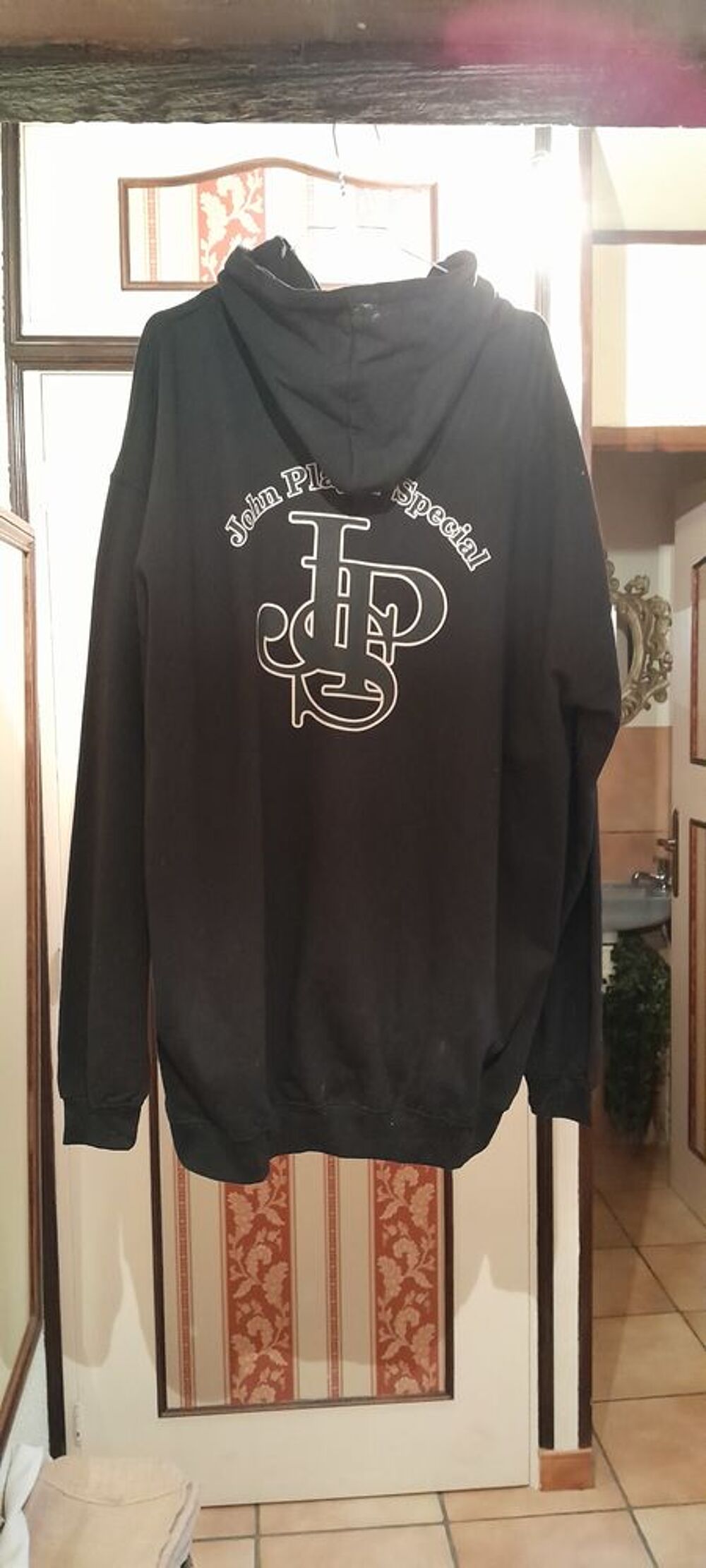 Beau sweat JPS noir pour homme . Vêtements