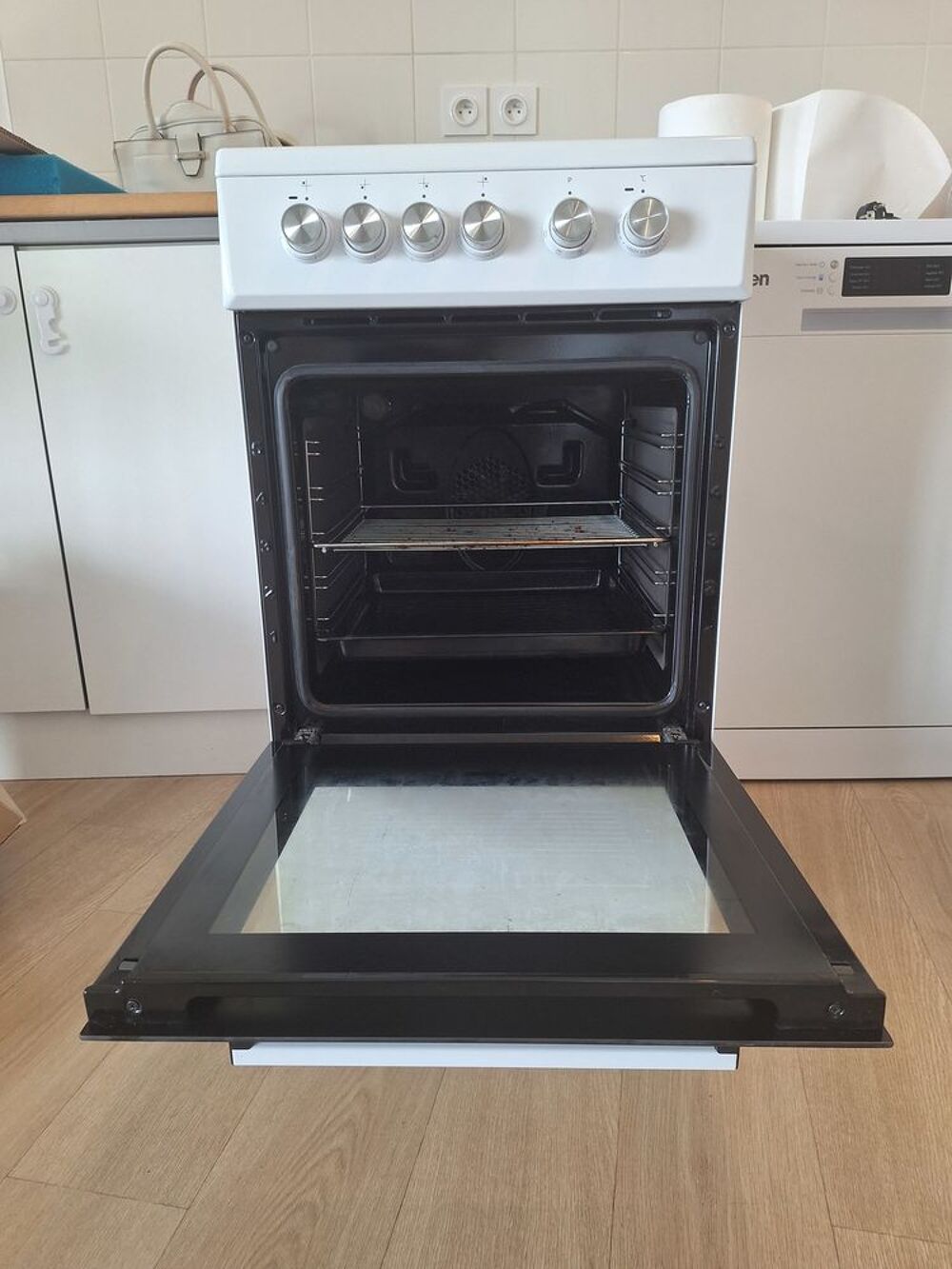 Cuisini&egrave;re Vitroc&eacute;ramique BEKO Electroménager