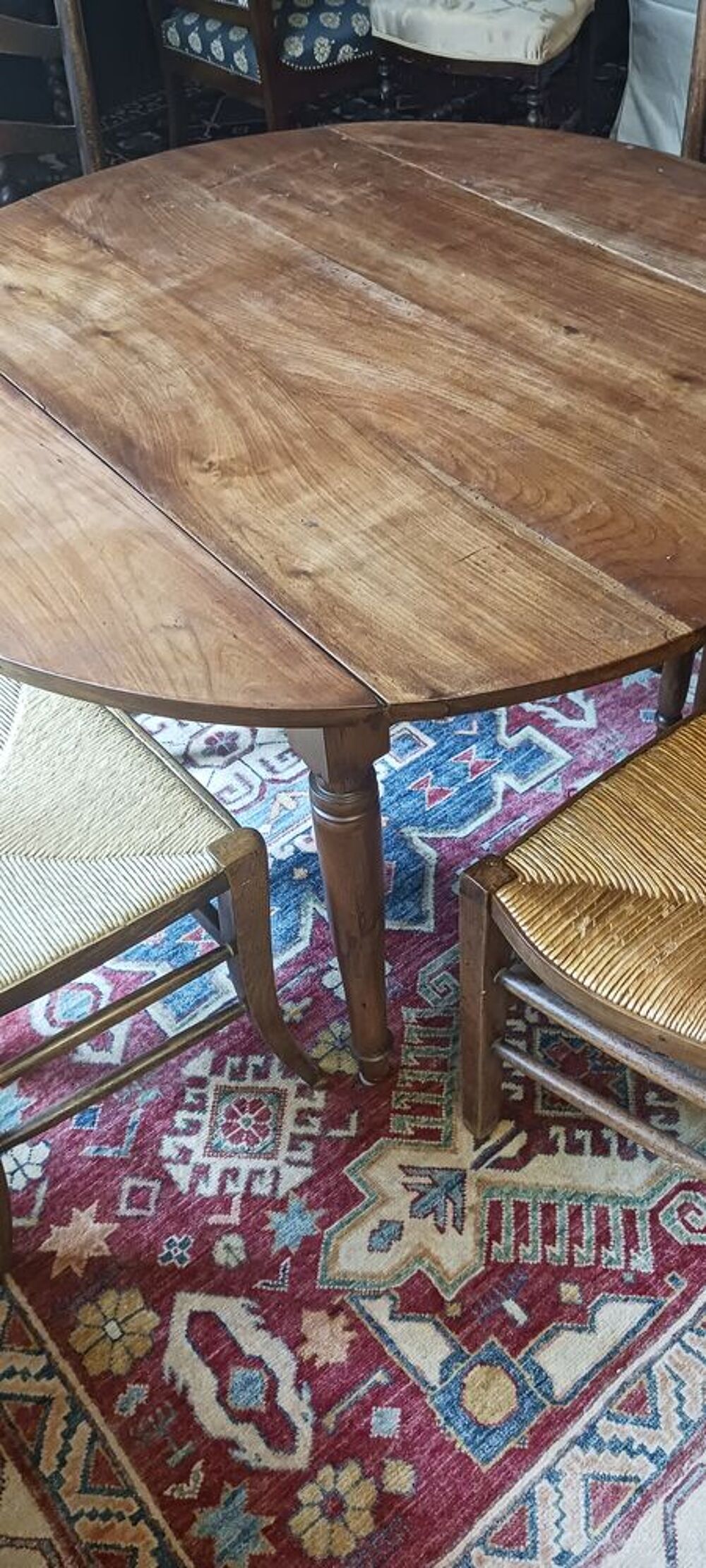 Belle table ancienne avec ses 4 chaises Meubles
