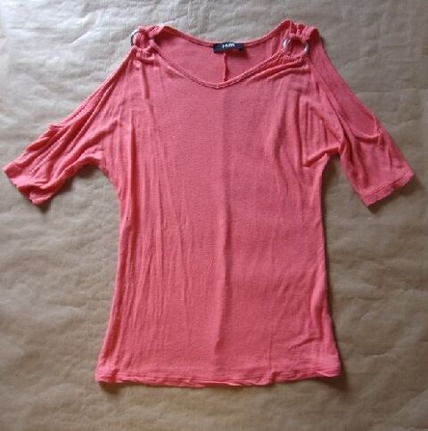 Tee shirt en taille XS  2 Montaigu-la-Brisette (50)