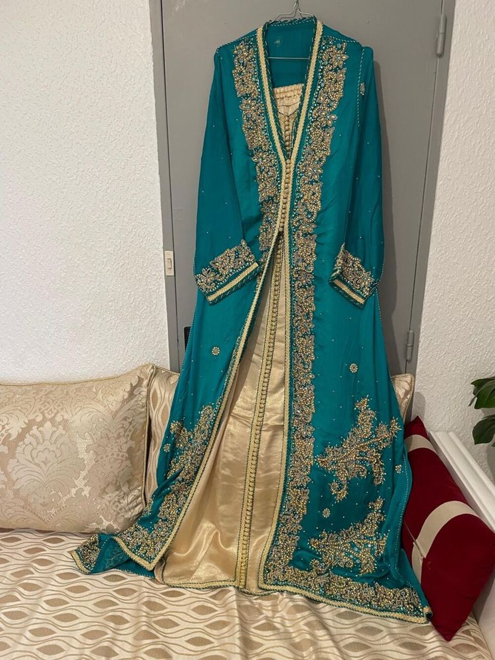 Ensemble 3 pi&egrave;ces haute couture / tissu Sarrir / taille XL Vêtements