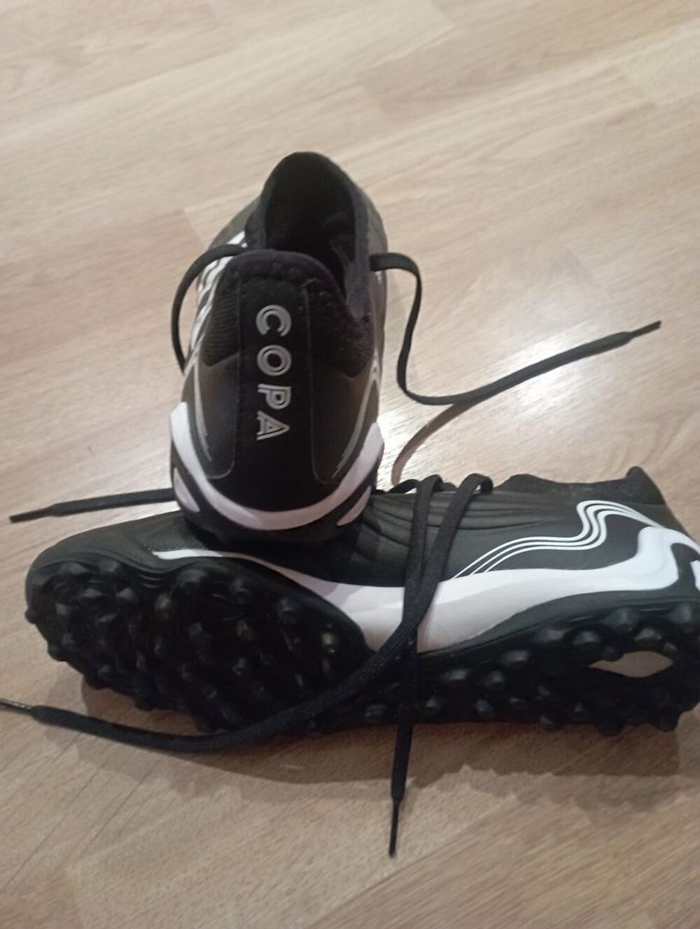 Chaussures de football neuves Sports