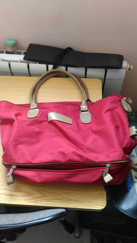 Sac rouge avec poignes 5 Saint-Brs (30)
