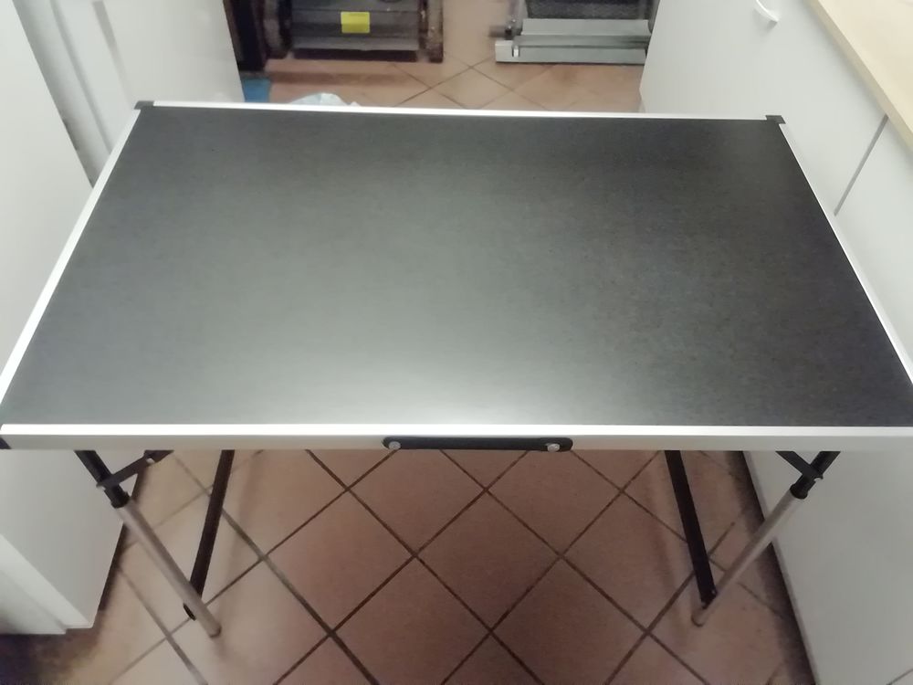 Table neuve pliante et r&eacute;glable Bricolage