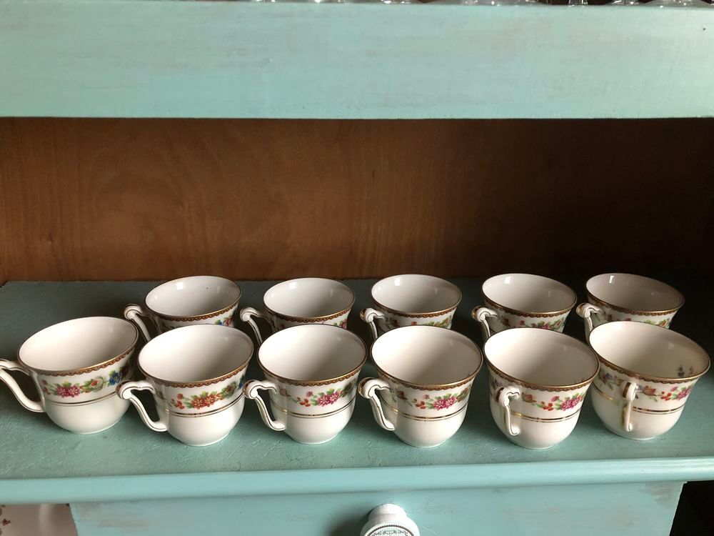 Lot de 11 tasses &agrave; caf&eacute; porcelaine Cuisine