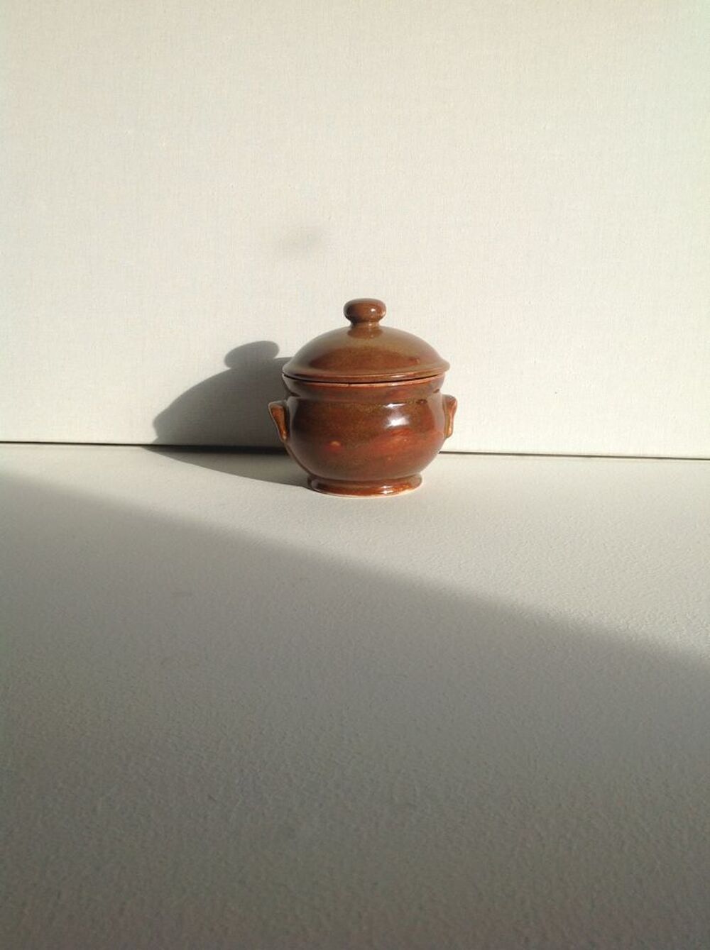 POT EN GR&Egrave;S &Eacute;MAILL&Eacute; AVEC COUVERCLE Envoi Possible
Décoration