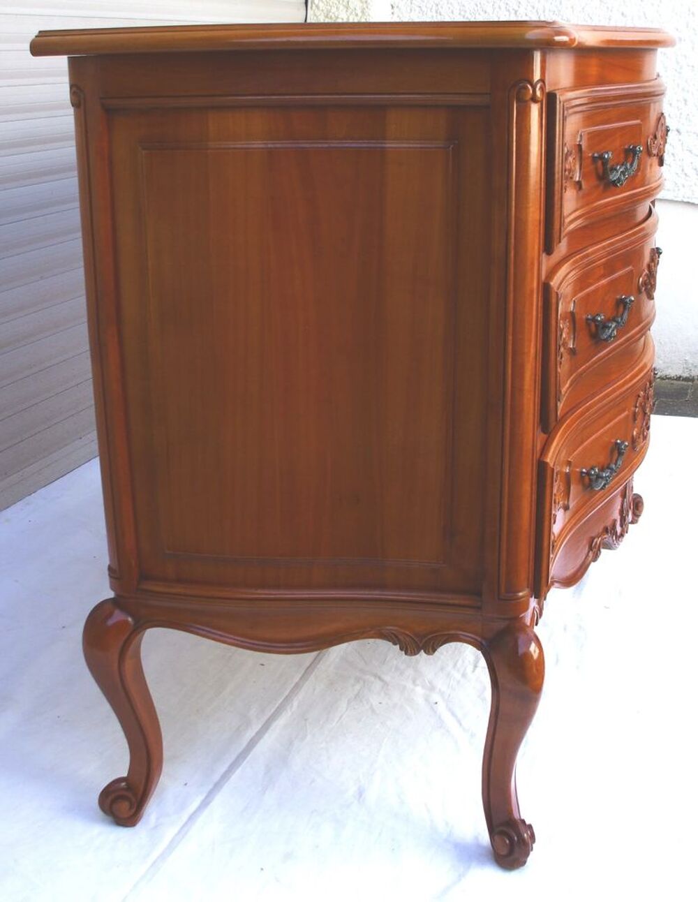 Commode de style Louis XV en merisier massif Meubles