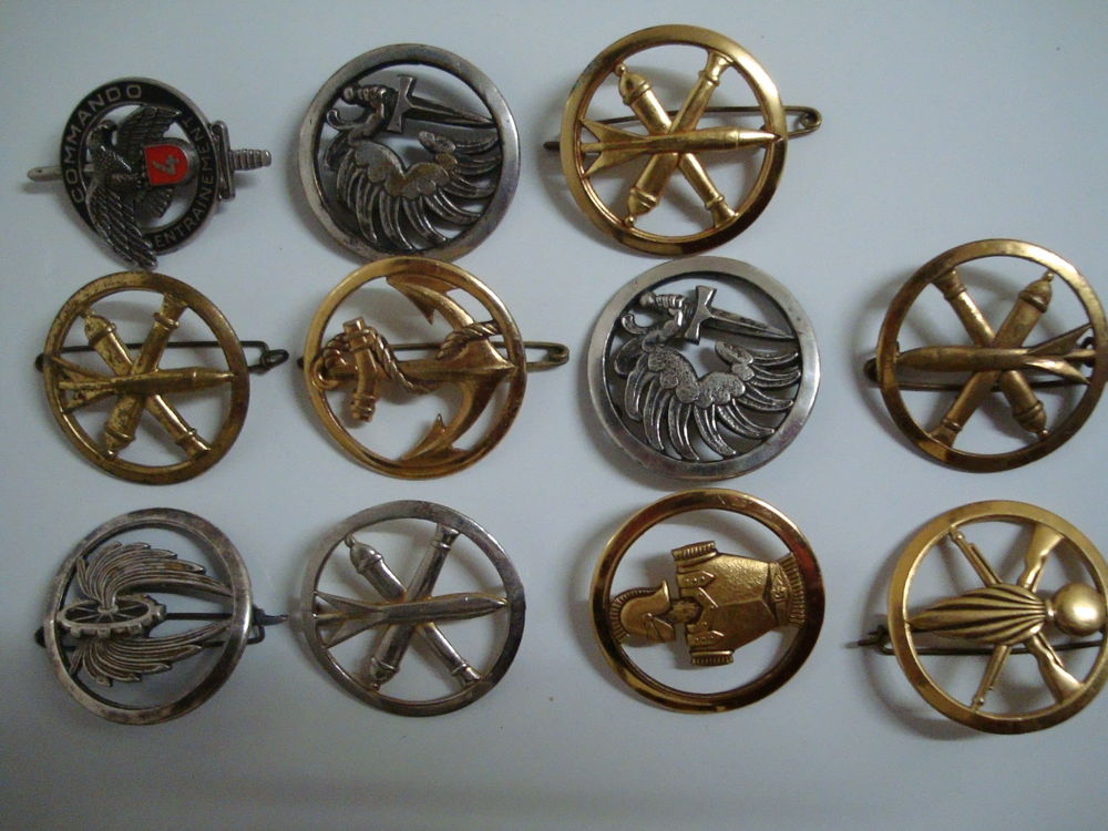 Insigne de b&eacute;ret ,objet ancien militaire,militaria. 