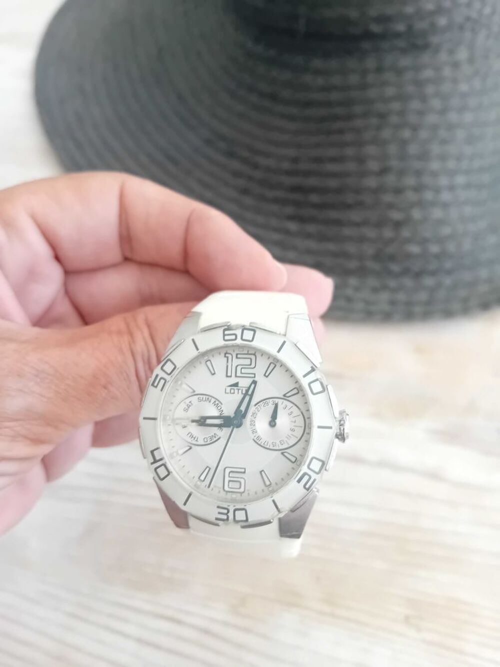 Montre mixte Lotus blanche Bijoux et montres