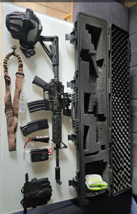 rplique et tout ses accessoires 650 Nmes (30)