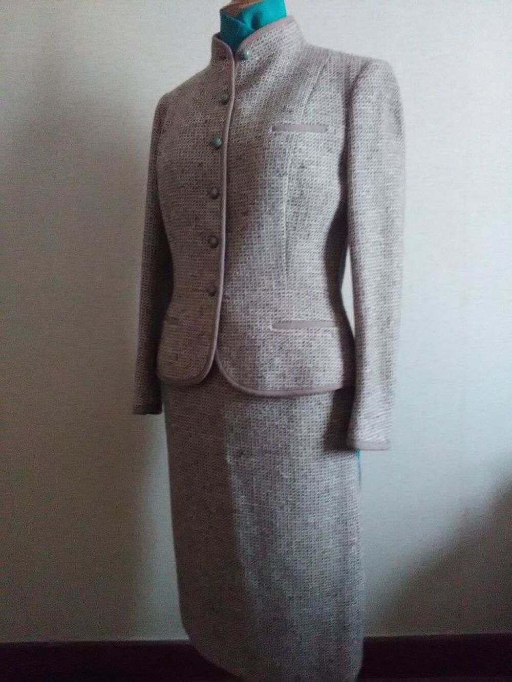 Tailleur femme "Gaston Jaunet" Beige chin&eacute; Vêtements