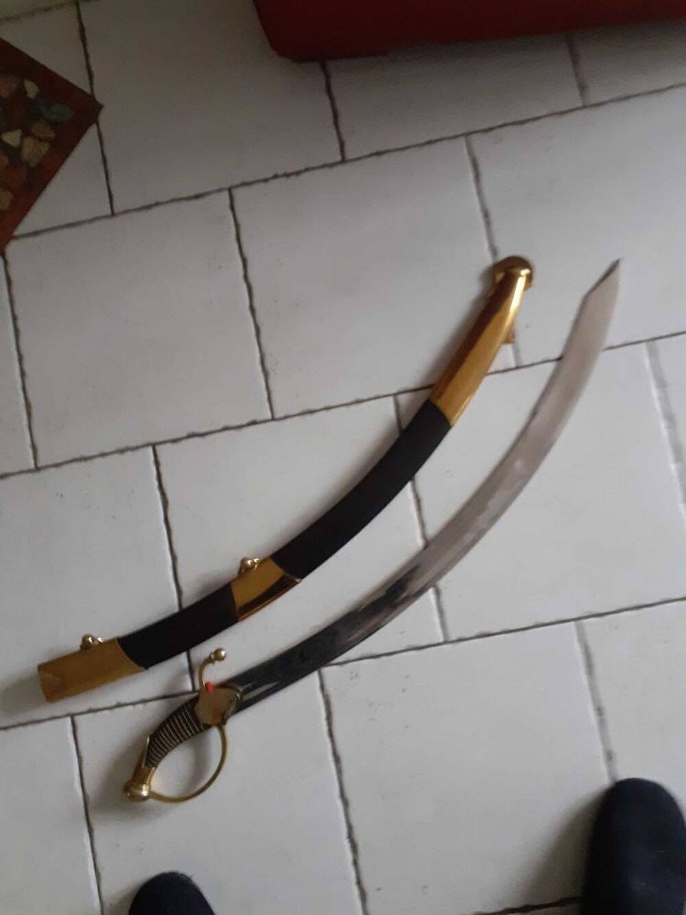 sabre d&eacute;coration chasseur &agrave; cheval lame bleue et Marin de la garde grav&eacute; 