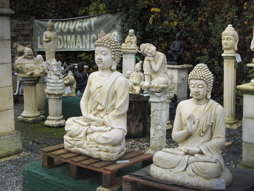 Statue Bouddha, en pierre, b&eacute;ton cir&eacute; noir Décoration