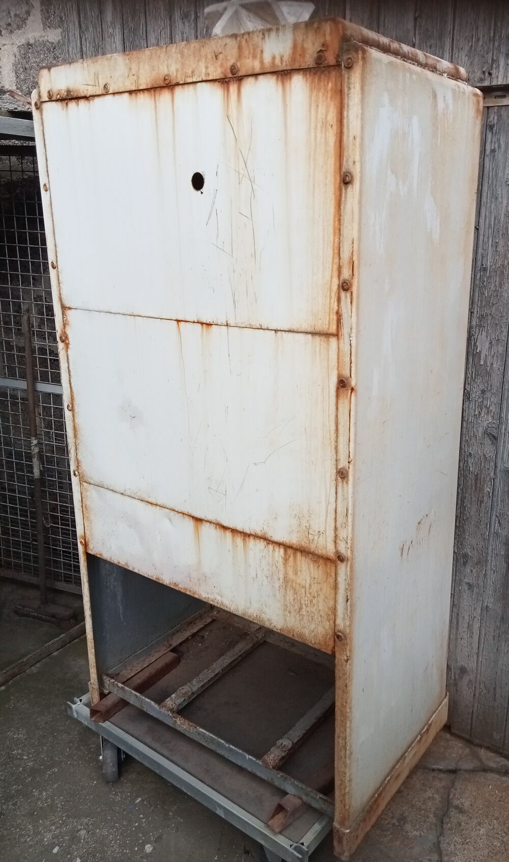ancien frigo glaci&egrave;re en m&eacute;tal Meubles
