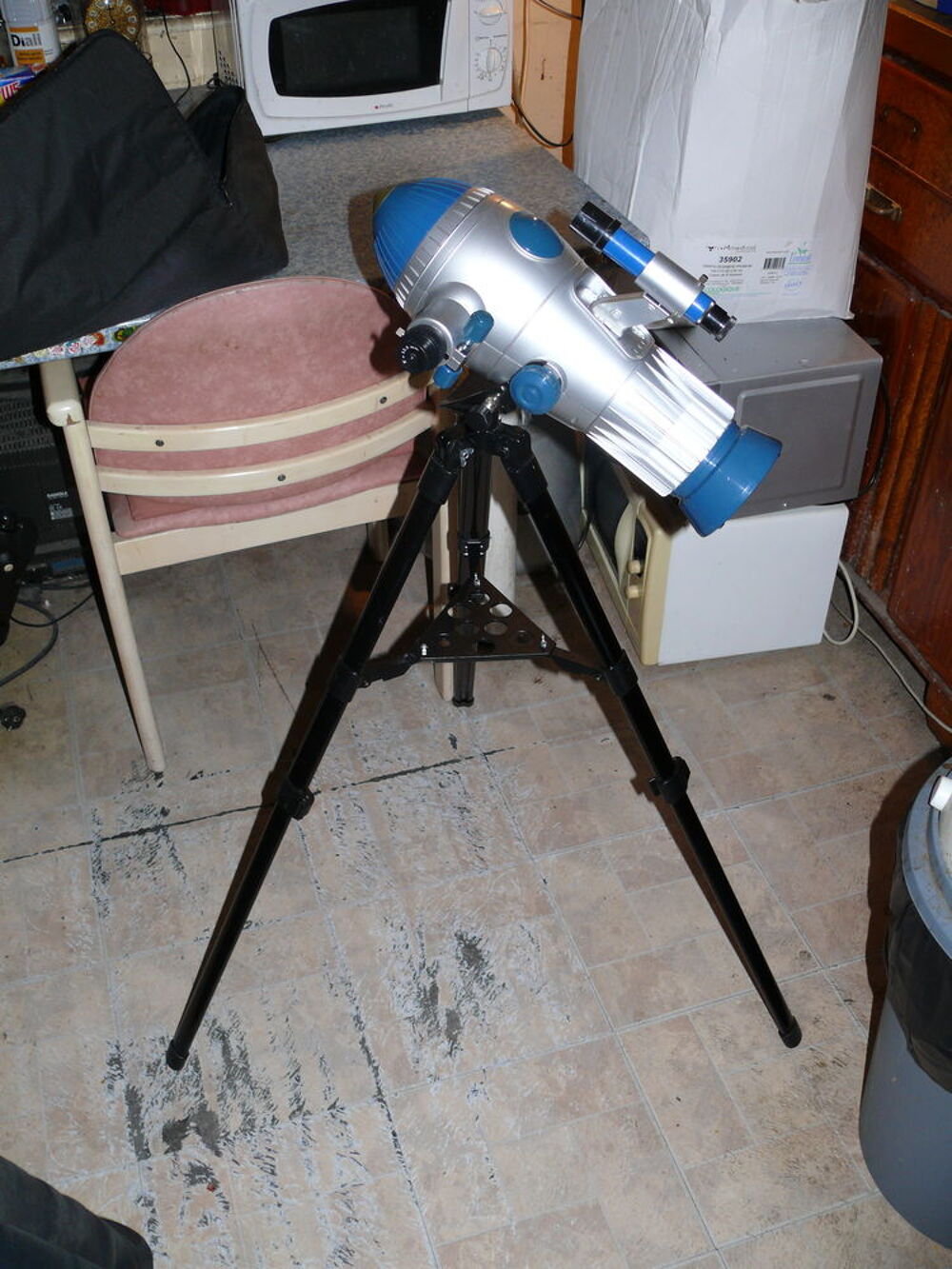 t&eacute;lescope 76/400, en forme de fus&eacute;e, sur tr&eacute;pied Jeux / jouets