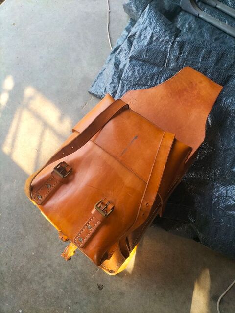 Sacoche cuir dos de cheval ou moto 50 Charmes-sur-l'Herbasse (26)