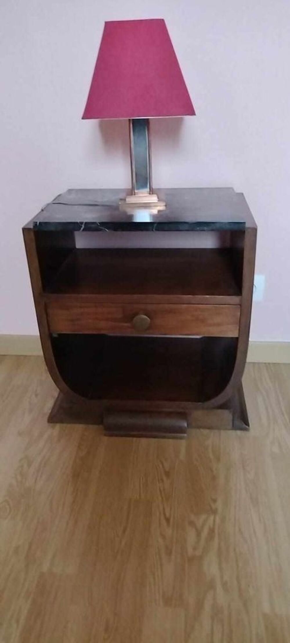 Lit 1930 +2 Tables nuit +2 lampes 
prix 200E le tout Meubles