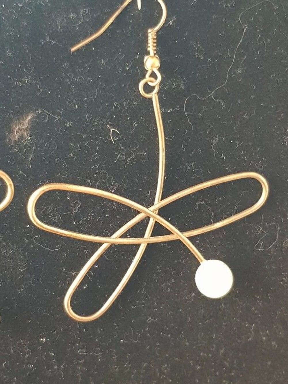Boucles d'oreilles pendantes dor&eacute;es et perle tr&egrave;s bon etat 6 Bijoux et montres