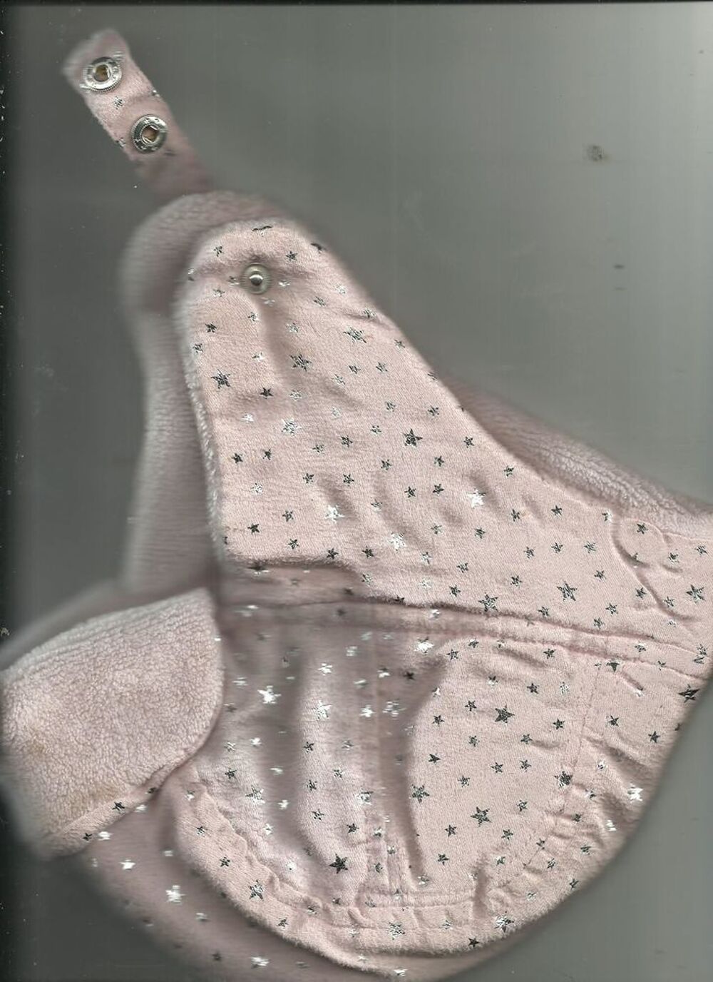 BONNET FANTAISIE ROSE OU BLANC NEUF Vêtements enfants