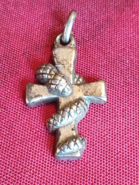 Croix en argent longueur 3 cm 5 Avermes (03)
