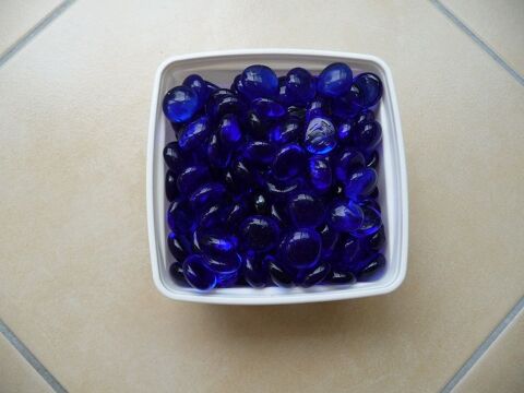 237 billes plates en verre bleu nuit - Neuves 35 Celles-sur-Belle (79)