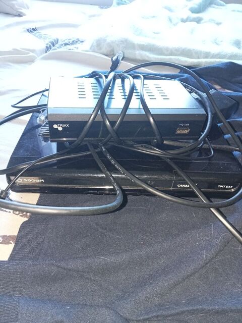 2 dcodeurs tnt 1 Monteau (89)