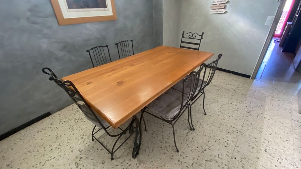 table en fer forg&eacute; avec 6 chaises Meubles