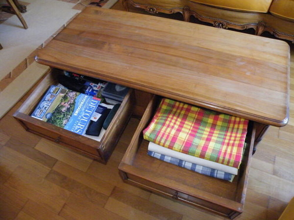 Table de salon 100% Merisier. Meubles