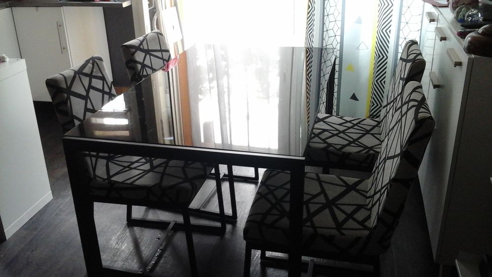 Table et 4 chaises modernes Meubles