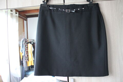 Jupe Cache-Cache  noire taille 40,
5 Monceaux (60)