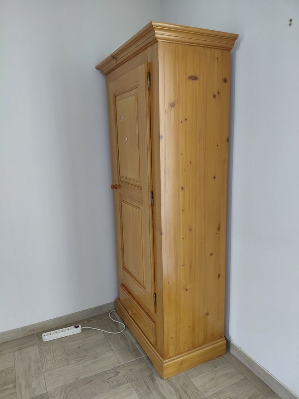 Bonneti&egrave;re en pin Meubles