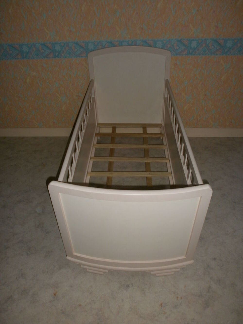 Lit enfant. Vintage occasion
Meubles