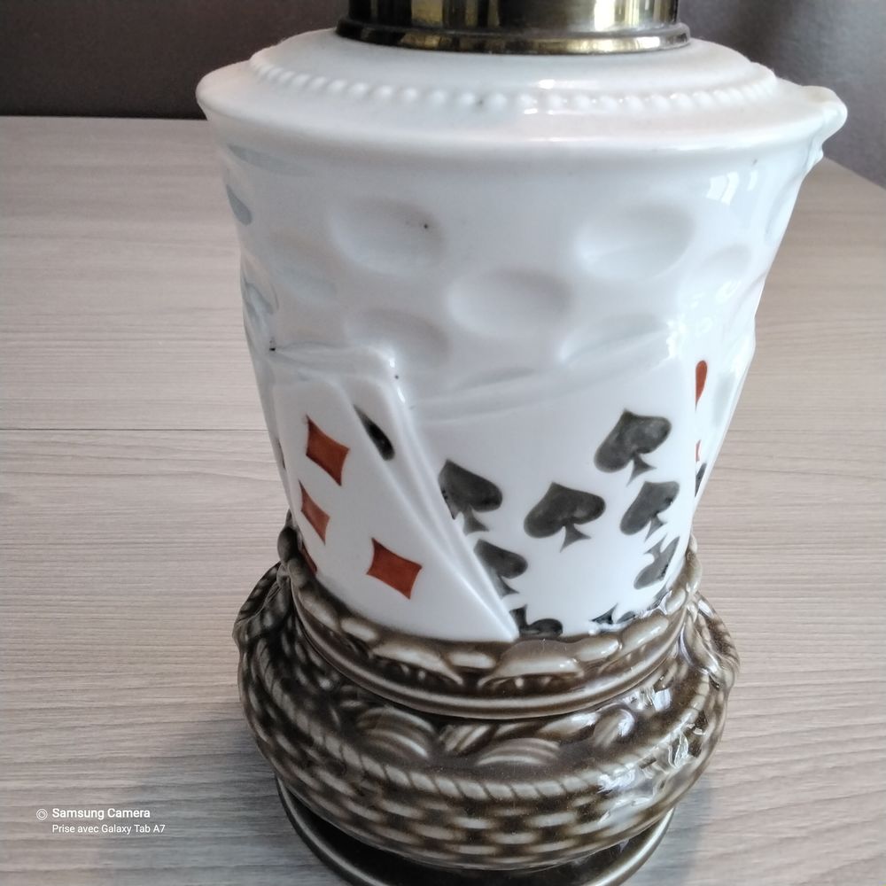 LAMPE A P&Eacute;TROLE 
Décoration