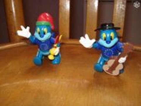 2 figurines une espagnol et une portugal et autres  kinder 0 Mérignies (59)