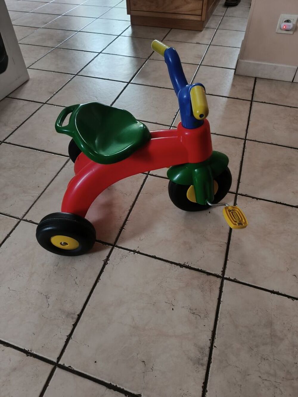 Tricycle en plastique multicolore Jeux / jouets