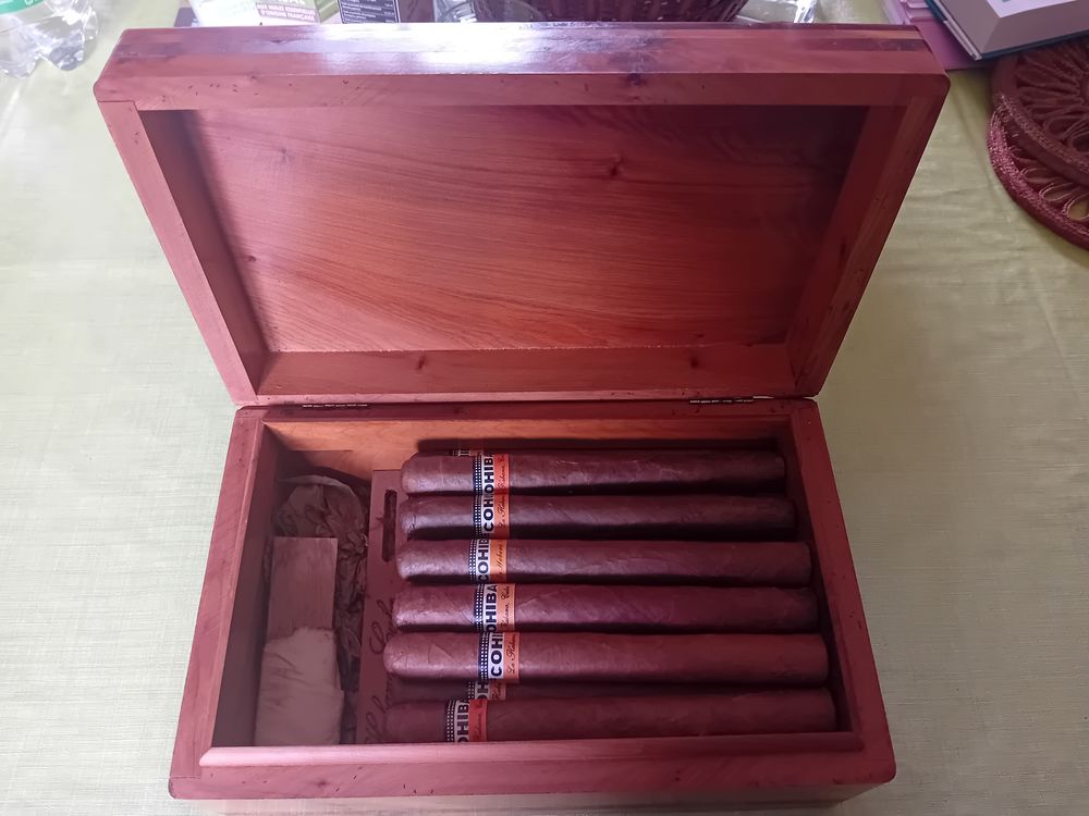 BOITE A CIGARES EN BOIS PRECIEUX 