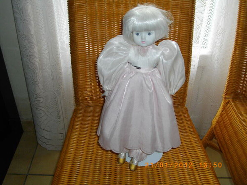 POUPEE DE COLLECTION 
